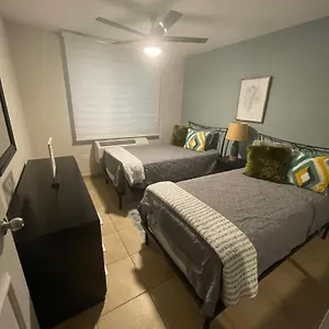 3-bedroom-apt-close-to-main-beaches-attractions.comcaribbean.com/